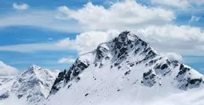 Через сходження лавини в Альпах зникли чотири людини