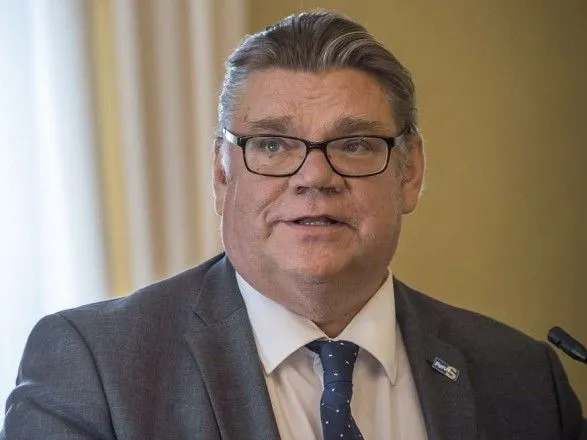Фінського міністра намагалися вдарити на мітингу