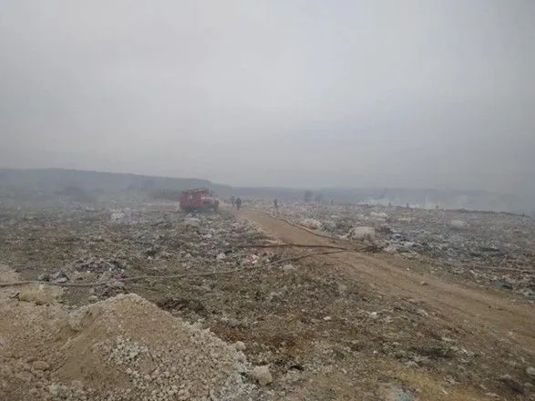 У Львівській області загасили пожежу на сміттєзвалищі