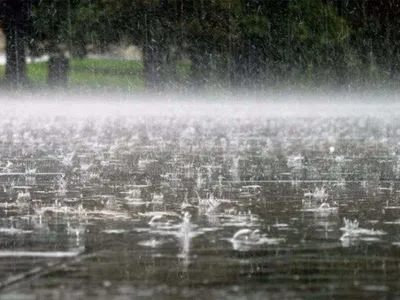 Наступний тиждень в Україні розпочнеться з дощів
