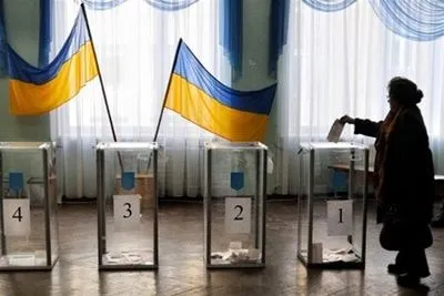 Янукович та Азаров включені до списків виборців