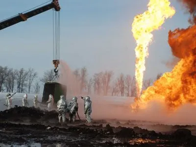 В Казахстане горит нефтяная скважина