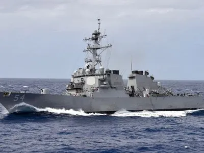 США направили у Тайваньську протоку військовий корабель та катер