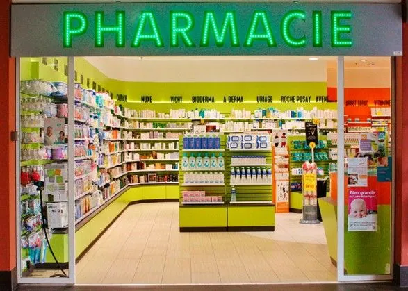 Французьким аптекам дозволили відпускати рецептурні препарати без рецепта