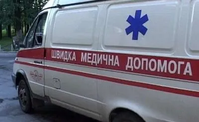 Робітник, який зірвався з автовишки в Борисполі, був пристебнутий