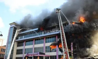 В результате пожара в торговом центре Баку есть пострадавшие
