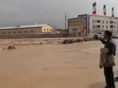 Наводнение на юге Ирана унесли жизни 19 человек
