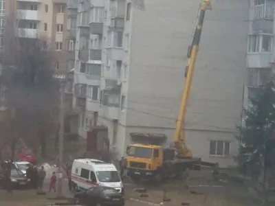 В Борисполе с автовышки сорвался рабочий