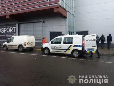 Из-за "минирования" трех ТРЦ и клуба в Киеве эвакуировать около 5 тыс. человек