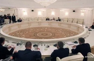 Контактна група щодо Донбасу розпочала засідання у Мінську