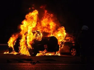 У Києві згоріло 2 автомобілі