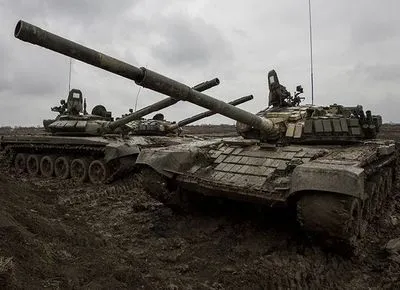На Донбассе боевики с нарушением линий отвода разместили 84 танка