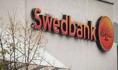 Swedbank, замешанный в скандале с деньгами Януковича, отстранил директора