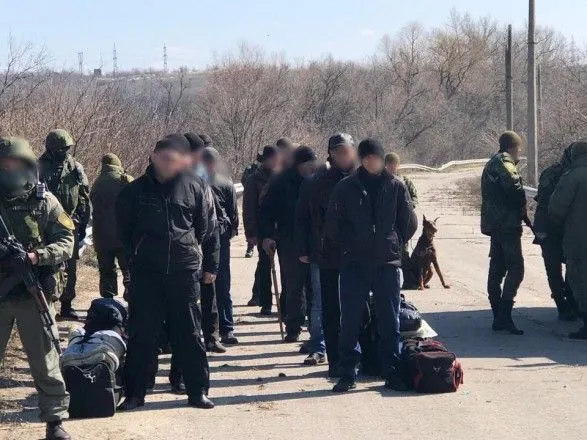 Переведенных из ОРЛО заключенных вербовали боевики - Аброськин