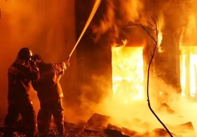 В Киевской области загорелись склады