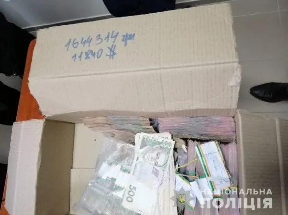 Підкуп виборців у Черкасах: правоохоронці виявили коробки з грошима та списки громадян