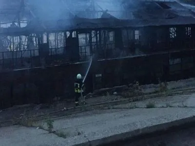 В Киеве горела двухэтажная баржа