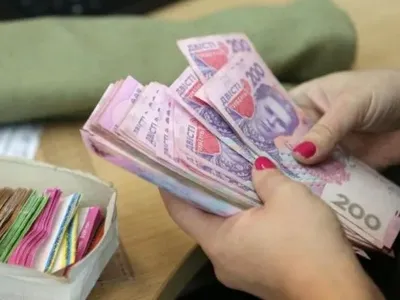 Реальна зарплата українців за місяць зросла на 1,7%
