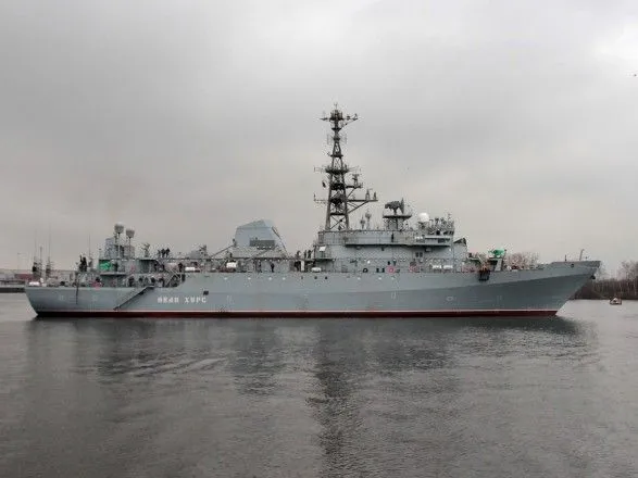 Корабли ВМФ РФ взяли на сопровождение фрегаты НАТО в Черном море