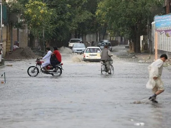 27 человек погибли в результате наводнений на западе Афганистана