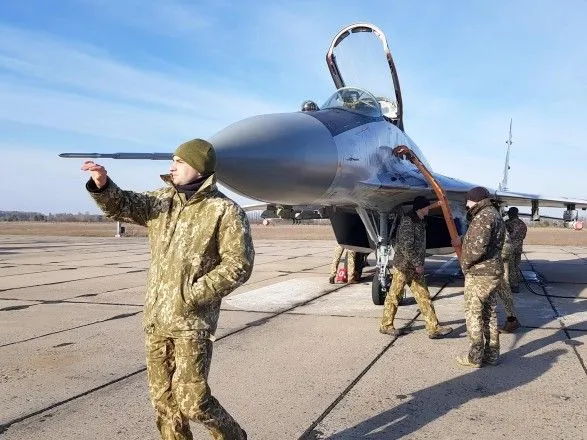 Українські військові показали, як проходять льотні зміни на бойових літаках МіГ-29