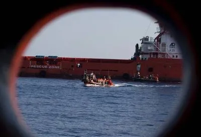 Захоплене нелегальними мігрантами торгове судно прибуло в Мальту, 5 осіб затримано