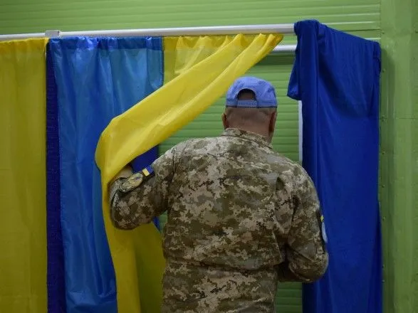 ukrayinski-mirotvortsi-u-kongo-demonstruyut-visoku-yavku-na-viborakh