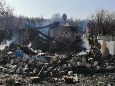 У Луганській області снаряд бойовиків знищив будинок пенсіонерів