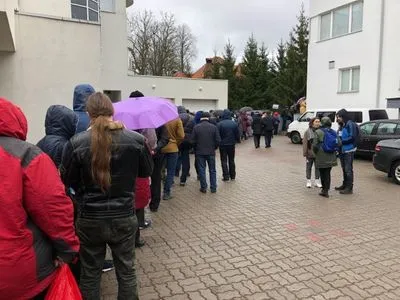 Украинцы в Эстонии активно голосуют на президентских выборах - посол