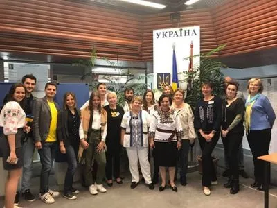 В Австралии и Таиланде украинцы голосуют в вышиванках