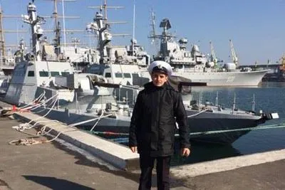 Військовополонений моряк Артеменко святкує день народження