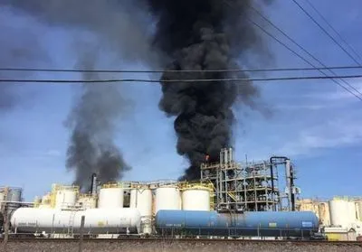 В Техасе горит химический завод, один человек погиб