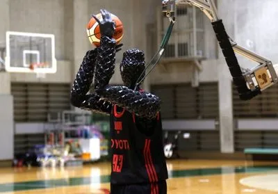 "Toyota" представила новую версию робота-баскетболиста