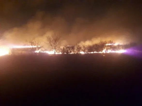 На Черкащині через підпал трави мало не згоріло село