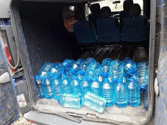 Под Винницей остановили автомобиль с тысячей литров фальсифицированного спирта