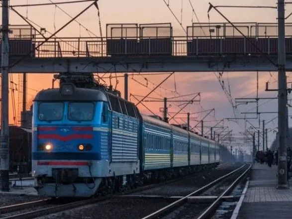 Поїзд збив чоловіка на Кіровоградщині