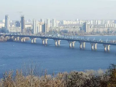 У Києві на чотири дні частково обмежать рух на мосту Патона