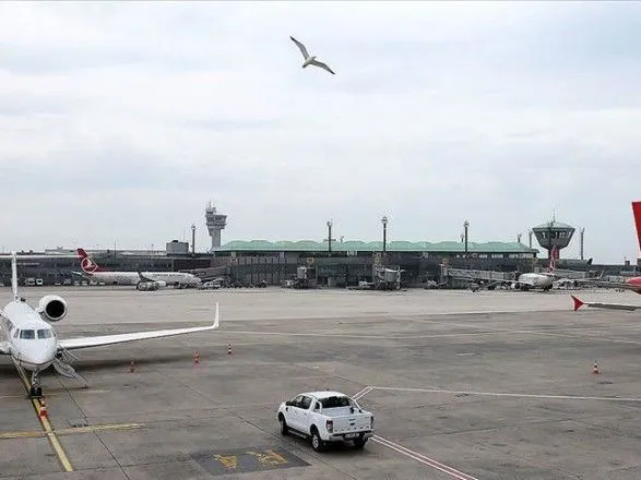 Два аеропорти Стамбула призупинять роботу на півдоби