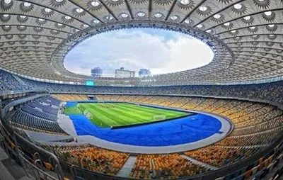 На стадіон "Олімпійський", де Порошенко планує здавати аналізи, прийшли медики