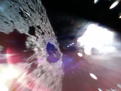 Японський зонд "Хаябуса-2" спробує створити штучний кратер на астероїді