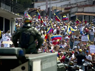 Около 30 человек пострадали при разгоне акции протеста в Венесуэле