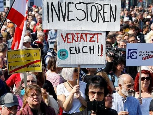 Десятки тысяч людей в Германии протестуют против повышения квартплаты