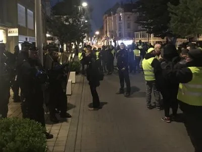 В Париже задержали уже 43 "желтых жилетов"
