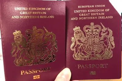 У Британії почали видавати паспорти без "Євросоюзу" на обкладинці