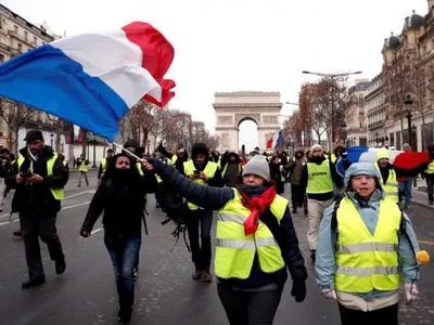 Во время протеста "желтых жилетов" в Париже задержан уже 21 человек