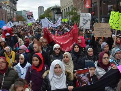 В Монреале прошел марш протеста против закона о запрете религиозной одежды
