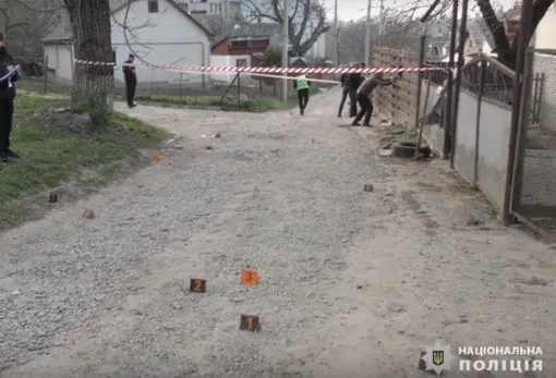 Неизвестный в Черновцах выстрелил в мужчину