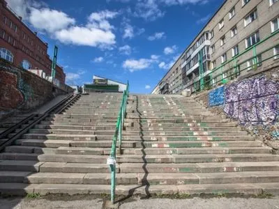 Женщина упала с лестницы и умерла от травм в Кропивницке