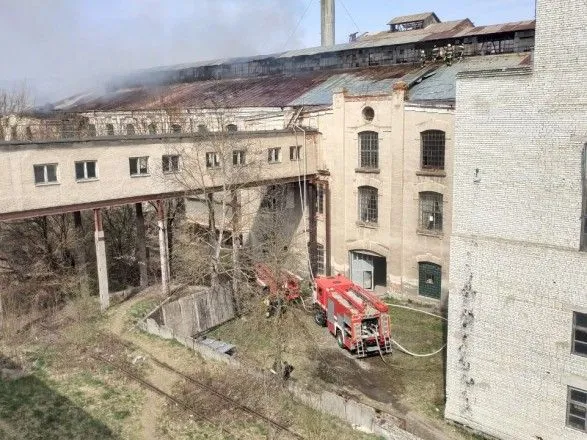 У Чернівцях сталася масштабна пожежа на цукровому заводі