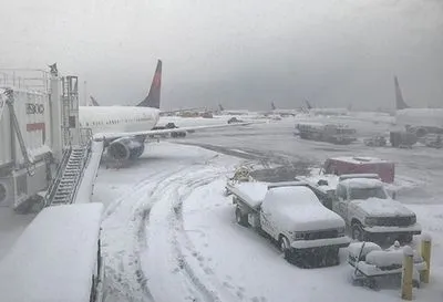 На востоке Канады из-за сильного снегопада нарушена работа аэропортов